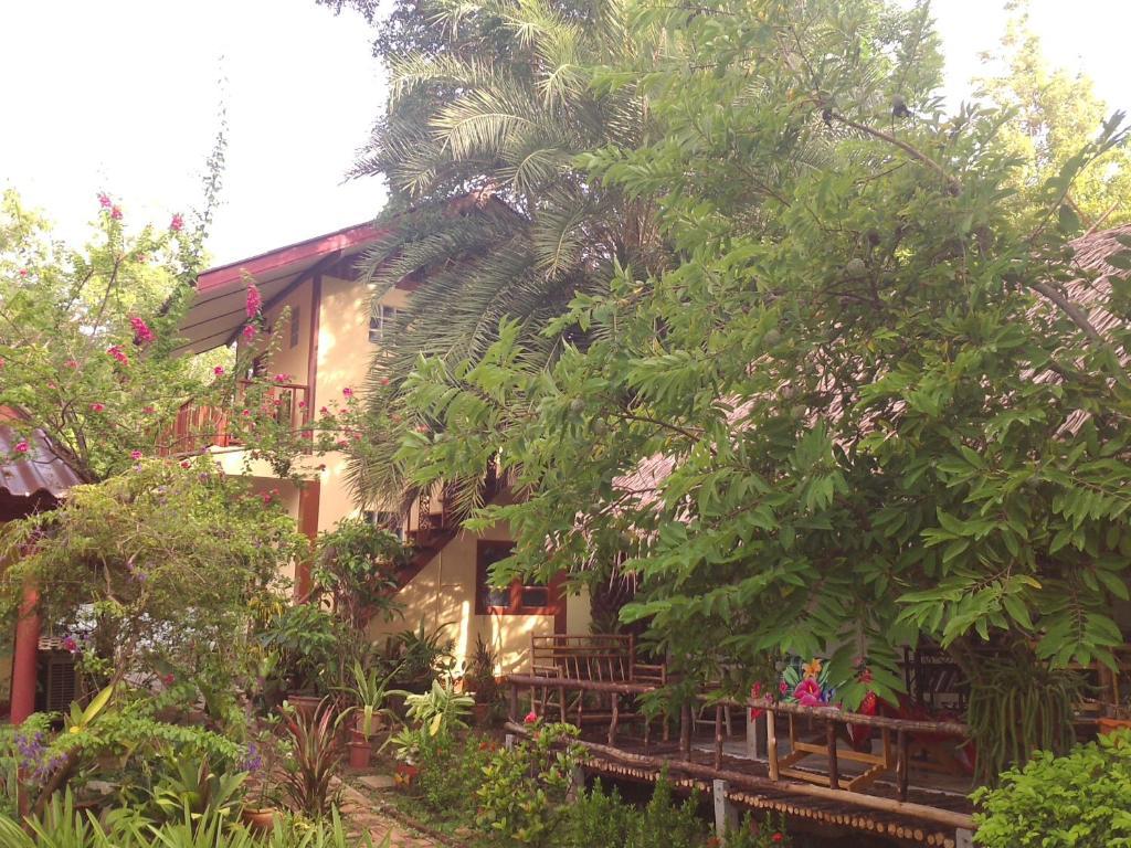 Ban Sabai Sabai Guest House Канчанабури Экстерьер фото